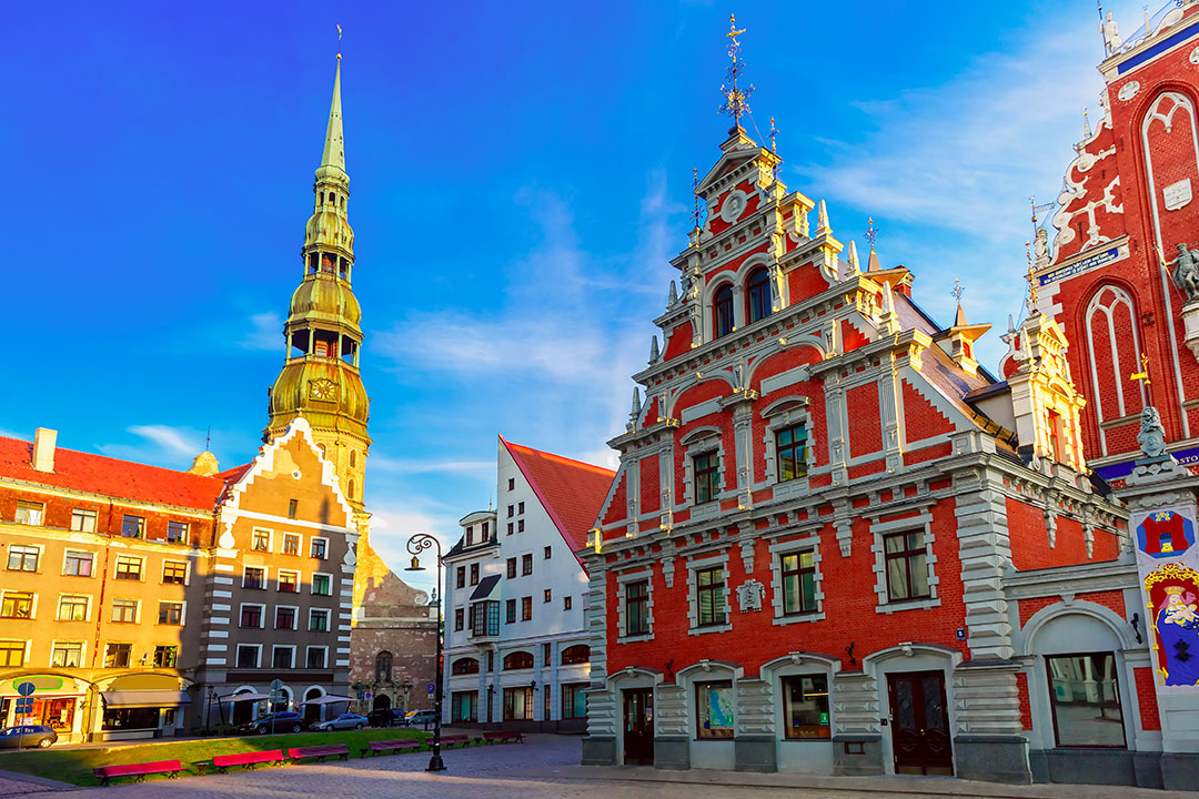 City-Hall-Square-in-the-Old-Town-of-Riga,-Latvia-495752470_4500x3000.jpg